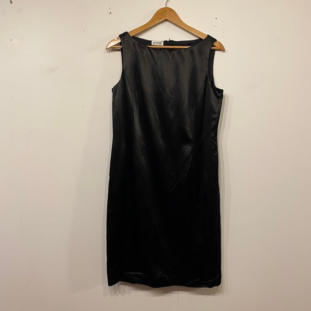 Due Per Due Black Sleeveless Sheath Dress Boat Neck Satin Finish Size 8